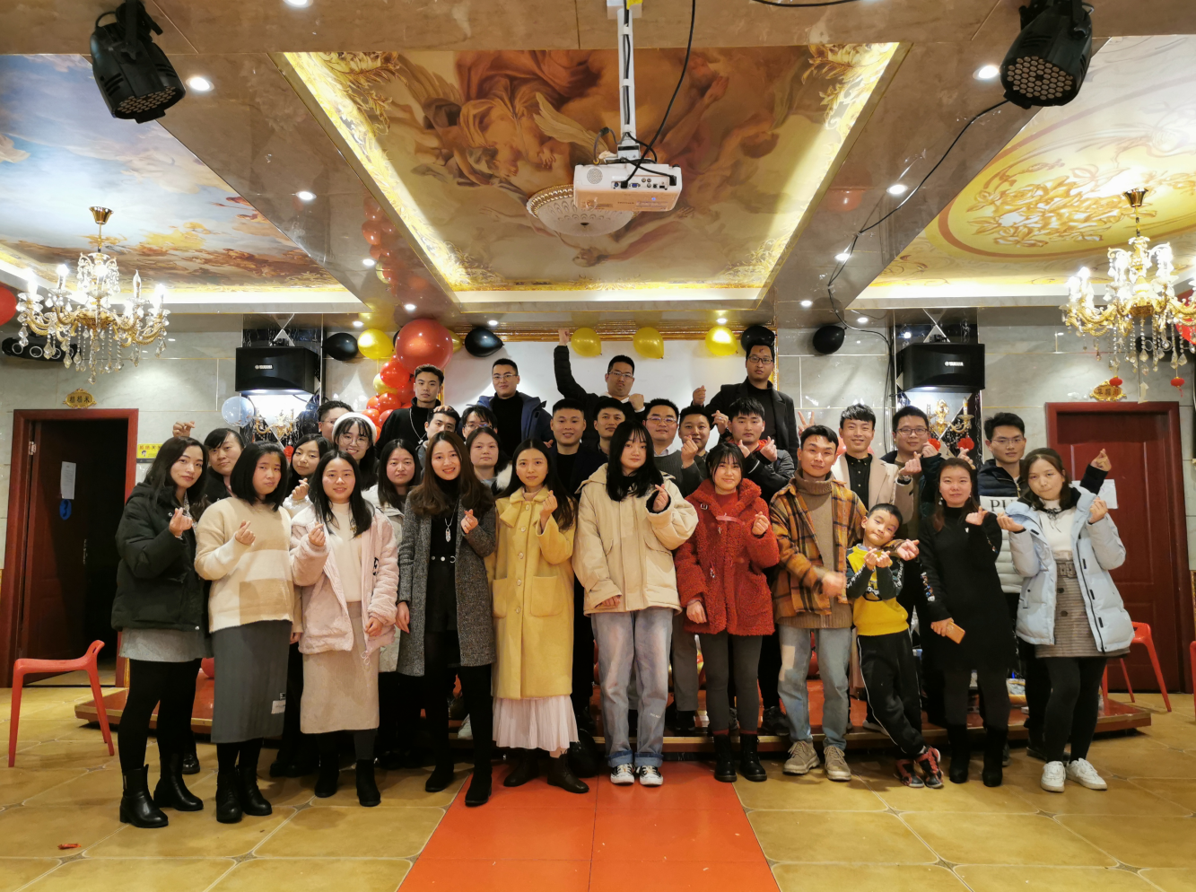 四川西部天时网络技术有限公司2019年年中感谢大会以画下完美休止符
